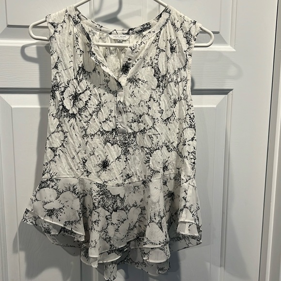 Lucky Brand Tops - Black and white/off white sleeveless top